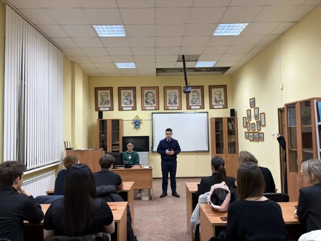 Сотрудник СУ СК России по Ивановской области провел занятие для участников организации «Следком» Сотрудник СУ СК России по Ивановской области провел занятие для участников организации «Следком»