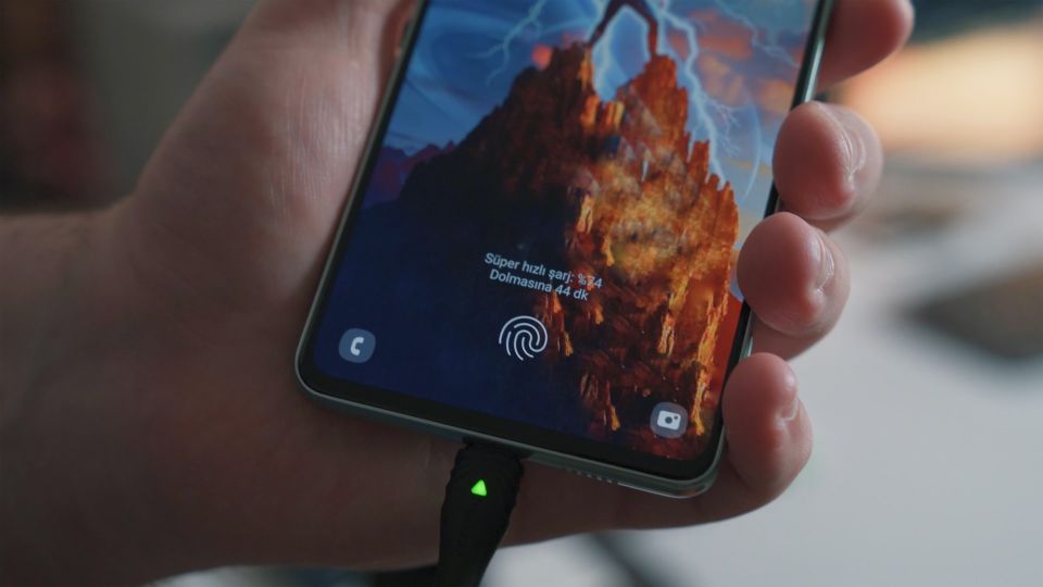 Вот сколько по времени можно заряжать смартфон: правильный ответ знают не все