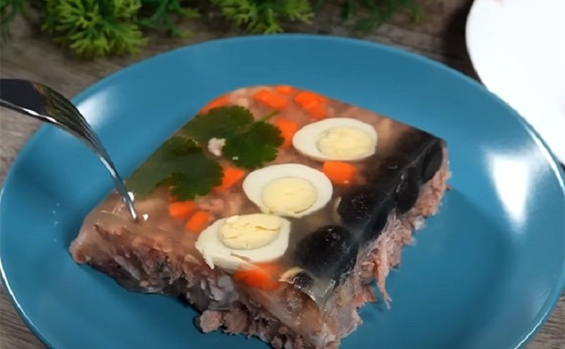 Освежающее заливное: летнее угощение, которое удивит даже знатоков холодца