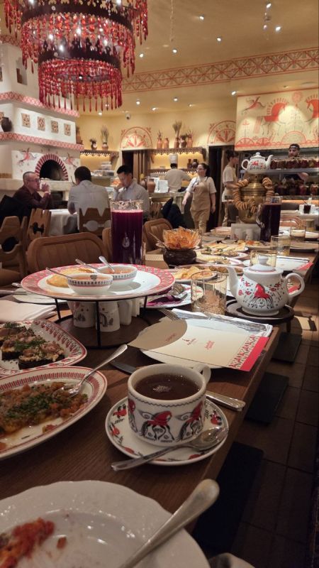 Уют предновогоднего бранча: русский шик и дружеская атмосфера от ZASPORT