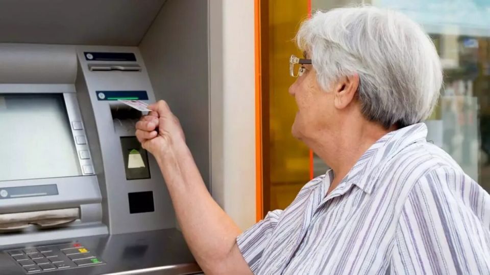 Почему снятие пенсии в день выплаты может быть рискованным шагом